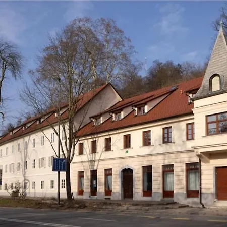 Apartment Karlovska Old Town